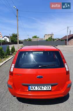 Хэтчбек Ford Fusion 2011 в 