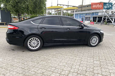 Седан Ford Fusion 2016 в 