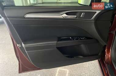 Седан Ford Fusion 2016 в 