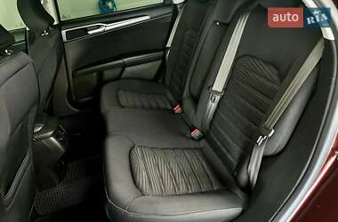Седан Ford Fusion 2016 в 