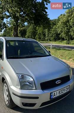 Хэтчбек Ford Fusion 2003 в 