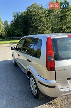 Хэтчбек Ford Fusion 2003 в 