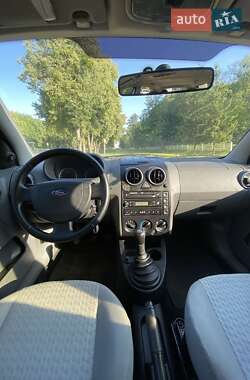 Хэтчбек Ford Fusion 2003 в 