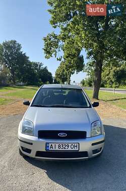 Хэтчбек Ford Fusion 2003 в 