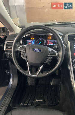 Седан Ford Fusion 2017 в 