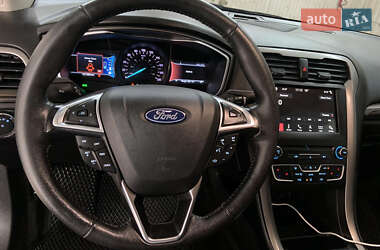 Седан Ford Fusion 2018 в 