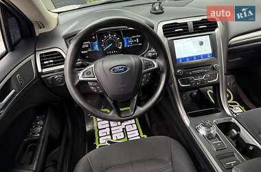 Седан Ford Fusion 2016 в 