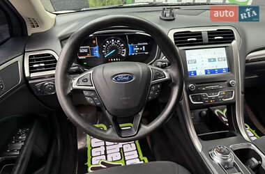 Седан Ford Fusion 2016 в 
