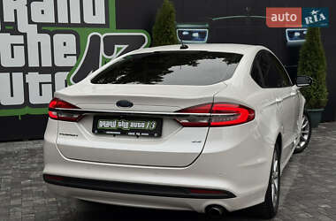 Седан Ford Fusion 2016 в 