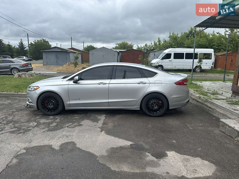 Седан Ford Fusion 2017 в 
