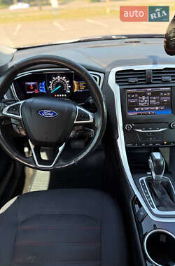 Седан Ford Fusion 2012 в 