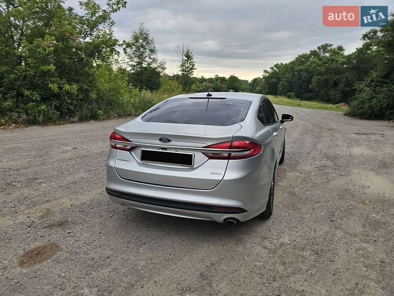 Седан Ford Fusion 2016 в Чорткові