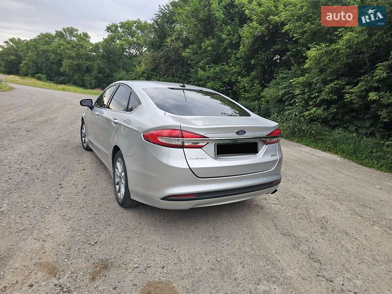 Седан Ford Fusion 2016 в Чорткові