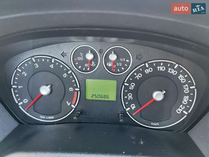 Хэтчбек Ford Fusion 2006 в Звягеле