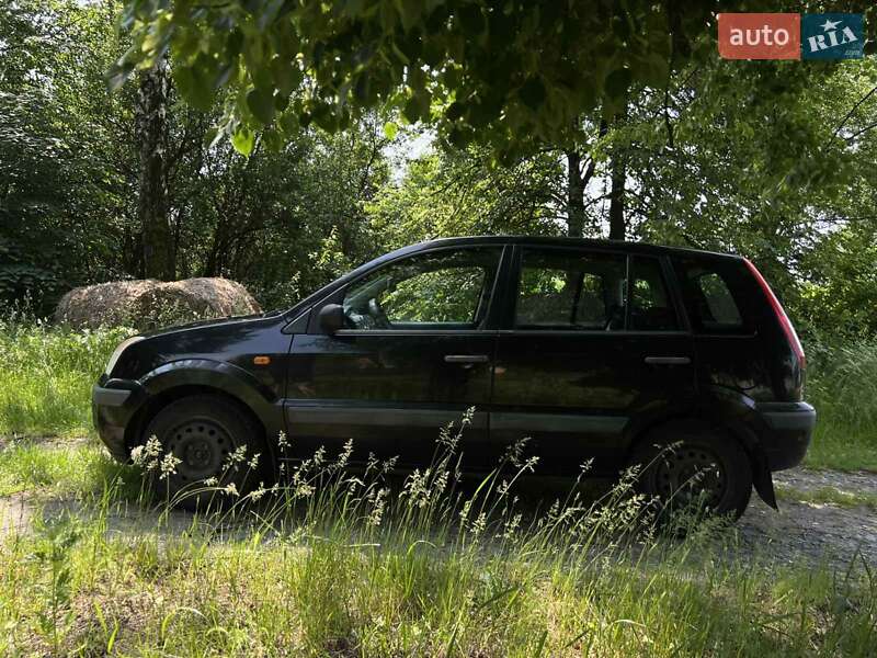 Хэтчбек Ford Fusion 2006 в Звягеле