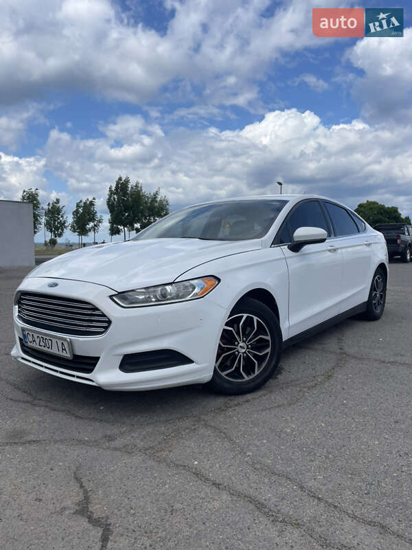 Седан Ford Fusion 2013 в 