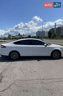 Седан Ford Fusion 2013 в 