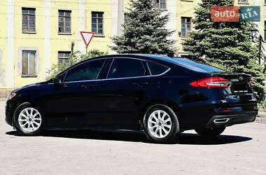 Седан Ford Fusion 2020 в 