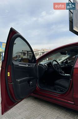 Седан Ford Fusion 2015 в 