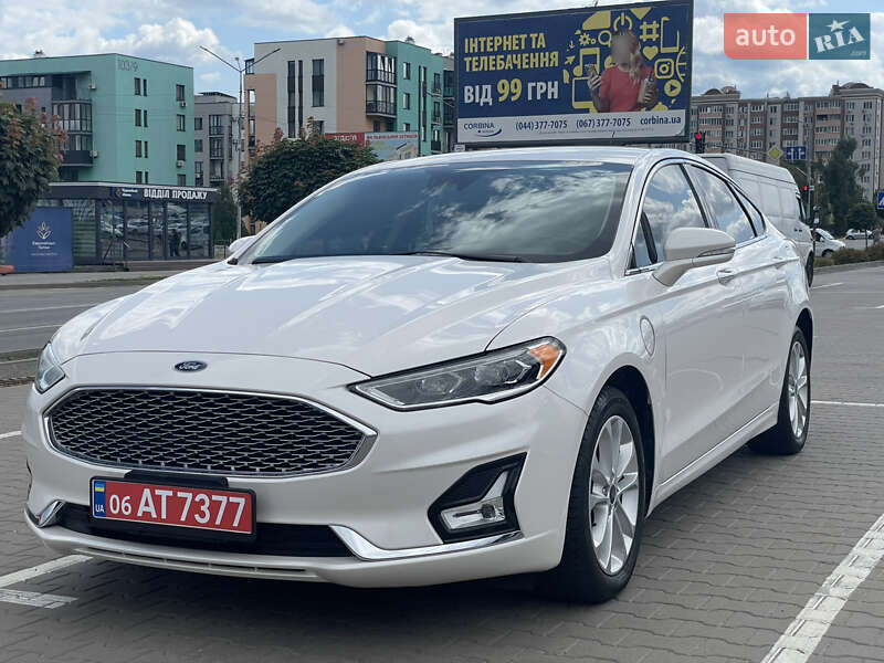 Седан Ford Fusion 2018 в 