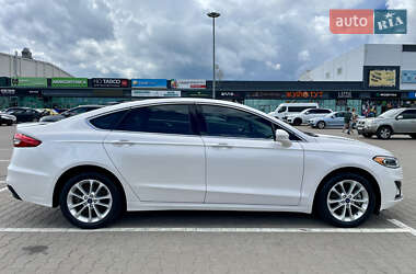 Седан Ford Fusion 2018 в 