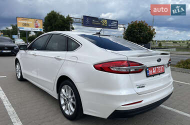 Седан Ford Fusion 2018 в 