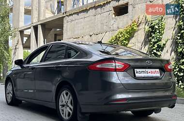 Седан Ford Fusion 2014 в 