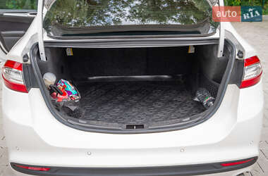 Седан Ford Fusion 2014 в 