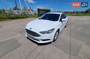 Седан Ford Fusion 2016 в 