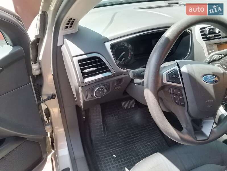 Седан Ford Fusion 2014 в Шполе