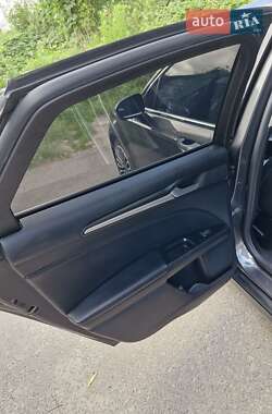 Седан Ford Fusion 2017 в 