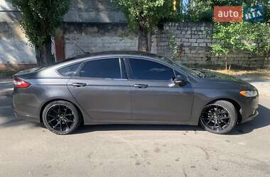 Седан Ford Fusion 2015 в 