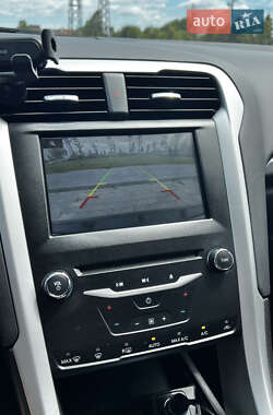 Седан Ford Fusion 2014 в 