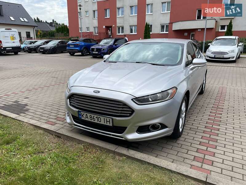 Седан Ford Fusion 2015 в 