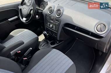 Хэтчбек Ford Fusion 2010 в 