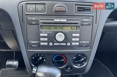 Хэтчбек Ford Fusion 2010 в 