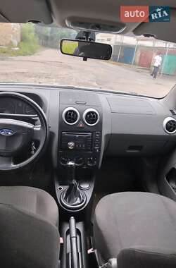 Хэтчбек Ford Fusion 2003 в 