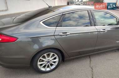 Седан Ford Fusion 2016 в 