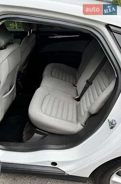 Седан Ford Fusion 2015 в 