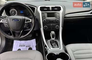 Седан Ford Fusion 2015 в 