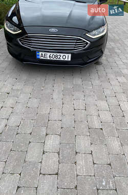 Седан Ford Fusion 2017 в 