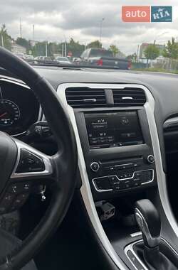 Седан Ford Fusion 2015 в 