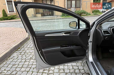 Седан Ford Fusion 2013 в 