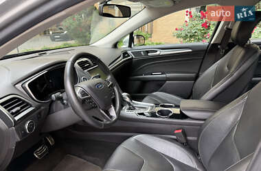 Седан Ford Fusion 2013 в 