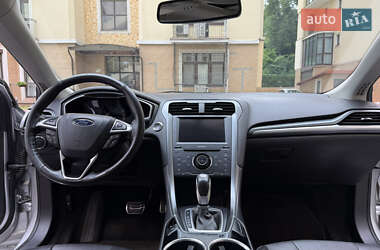 Седан Ford Fusion 2013 в 