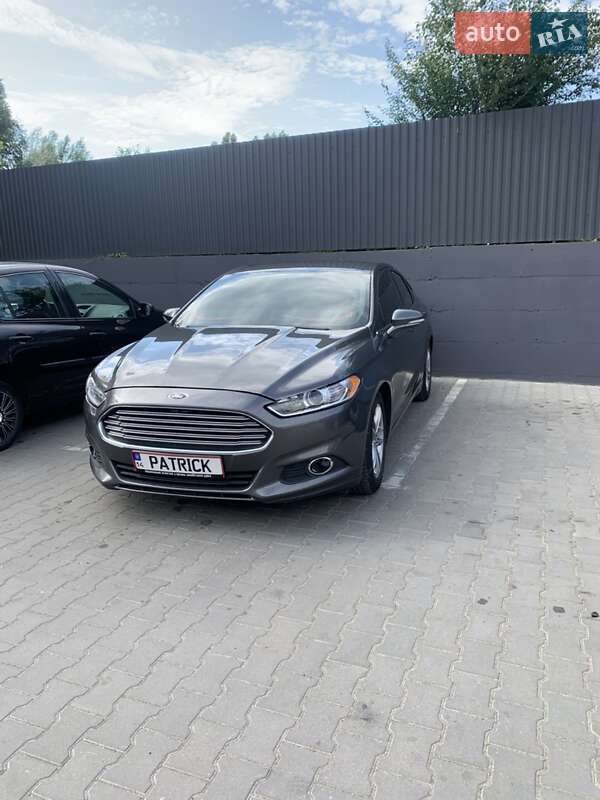 Седан Ford Fusion 2015 в 