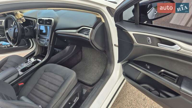 Седан Ford Fusion 2017 в Ровно