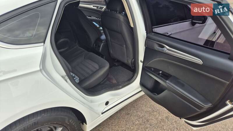 Седан Ford Fusion 2017 в Ровно