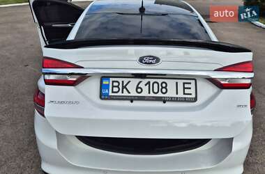 Седан Ford Fusion 2017 в 