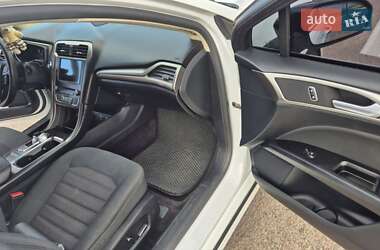 Седан Ford Fusion 2017 в 
